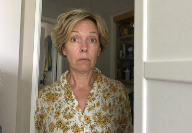Sel õhtul, nagu tavaliselt, valmistasin ma õhtusööki ja ootasin meest töölt. Uksekell helises, ma avasin selle rõõmsalt, kuid ukse taga ei seisnud minu abikaasa, vaid… Sel õhtul, nagu tavaliselt, valmistasin ma õhtusööki ja ootasin meest töölt. Uksekell helises, ma avasin selle rõõmsalt, kuid ukse taga ei seisnud minu abikaasa, vaid…