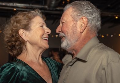 Pärast seda, kui minu mees suri, kartsin ma isegi mõtet uutest suhetest… kuni tema käsi värises mu seljal… Pärast seda, kui minu mees suri, kartsin ma isegi mõtet uutest suhetest… kuni tema käsi värises mu seljal…