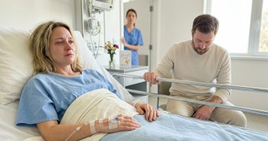 Mees otsustas pärast seda, kui olin tema elu päästnud, kõik endale võtta. Kuid tütar ütles kohtunikule: «Kas ma võin teile midagi näidata, millest ema ei tea?» Mees otsustas pärast seda, kui olin tema elu päästnud, kõik endale võtta. Kuid tütar ütles kohtunikule: «Kas ma võin teile midagi näidata, millest ema ei tea?»