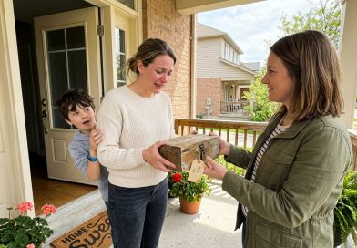 Naabrivalvur Kisas Mu Laste Peale Aastaid — Pärast Tema Lahkumist Saabusid Tema Tütar ja Lukustatud Kast Minule Suunatuna Naabrivalvur Kisas Mu Laste Peale Aastaid — Pärast Tema Lahkumist Saabusid Tema Tütar ja Lukustatud Kast Minule Suunatuna
