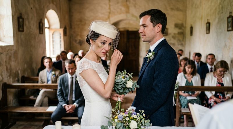 «Pulmapäeval tulin ma kohale sinika silma all. Peigmees naeratas külalistele ja ütles: “Et ta õppetunni selgeks saaks.” Kõik naersid. Mina naeratasin ka. Ja siis valmistusin kolm kuud selleks, mida ta iialgi oodata ei osanud»