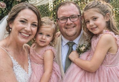 Abiellusin lesestunud mehega, kellel oli kaks väikest tütart — ja ühel päeval küsis üks neist minult: «Kas sa tahad näha, kus mu ema elab?» — ning viis mu keldriukse juurde…