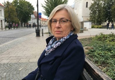 Pärast mehe pensionile jäämist otsustas ta et nüüd pean elama täielikult tema graafiku järgi. Ta planeeris minu päevad, minu ostud ja isegi kohtumised sõbrannadega. Vaikisin kuni selle hommikuni kui ta võttis minu telefoni ja hakkas kustutama minu parima sõbranna numbrit. Siis vaatasin teda esimest korda teisiti ja sain aru et see pole enam hoolitsemine…