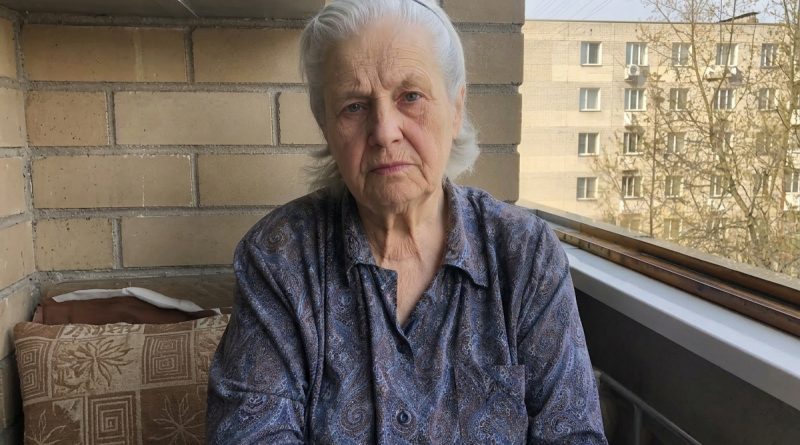 Mul on seitsekümmend kolm aastat. Lapsed helistavad pühadel. Lapselapsed saadavad smailisid kui neile kirjutan. Eelmisel nädalal kukkusin köögis ja lamasin põrandal nelikümmend minutit kuni suutsin püsti tõusta. Ei öelnud kellelegi — tean mida ütleksid… Mul on seitsekümmend kolm aastat. Lapsed helistavad pühadel. Lapselapsed saadavad smailisid kui neile kirjutan. Eelmisel nädalal kukkusin köögis ja lamasin põrandal nelikümmend minutit kuni suutsin püsti tõusta. Ei öelnud kellelegi — tean mida ütleksid…