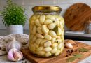 Fermenteeritud noored küüslaugud — selle hooaja kõige ootamatum hoidistamise retsept Fermenteeritud noored küüslaugud — selle hooaja kõige ootamatum hoidistamise retsept
