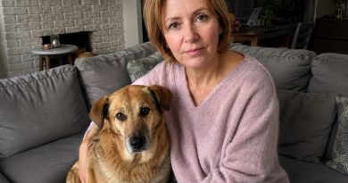 Kui mu mees pettis mind mu parima sõbrannaga pärast 25-aastast abielu, polnud minu kõrval kedagi. Ainus, kes mind kohutavast depressioonist välja tõmbas, oli mu koer, kelle olin ise kunagi varjupaigas hukkamisest päästnud… Kui mu mees pettis mind mu parima sõbrannaga pärast 25-aastast abielu, polnud minu kõrval kedagi. Ainus, kes mind kohutavast depressioonist välja tõmbas, oli mu koer, kelle olin ise kunagi varjupaigas hukkamisest päästnud…