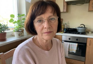 Aitasin tütrel lastega peaaegu iga päev kuni sattusin ise haiglasse kõrge vererõhuga. Ta tuli õhtul külla, istus kümme minutit ja küsis siis millal mind välja lastakse sest järgmisel nädalal pole tal kedagi nooremaga jätta. Vaatasin tilgutit ja teda ning äkki sain aru et olen vajalik ainult tasuta lapsehoidjana… Aitasin tütrel lastega peaaegu iga päev kuni sattusin ise haiglasse kõrge vererõhuga. Ta tuli õhtul külla, istus kümme minutit ja küsis siis millal mind välja lastakse sest järgmisel nädalal pole tal kedagi nooremaga jätta. Vaatasin tilgutit ja teda ning äkki sain aru et olen vajalik ainult tasuta lapsehoidjana…