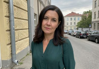 Pärast ema surma leidsin tema kapist uue kleidi hinnasildi. Otsustasin selle panna selga perekondlikul leinaõhtusöögil armastuse märgina tema vastu. Aga tädi nägi kleiti, kahvatus ja ütles: «Võta see kohe seljast, sa ei tea kellele ta selle ostis»…