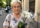 Poeg ja minia palusid mul nende puhkuse ajal lilli kasta ja kassi toita. Kahe nädala pärast tulid nad Kreekast tagasi ja ütlesid, et orhidee on ära kuivanud. Ja süüdistasid kõiges mind