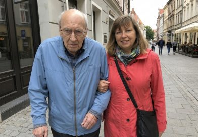 Hooldasin oma 89-aastast naabrit aastaid, lootes pärandile. Kui ta suri, ei jätnud ta mulle midagi. Olin juba otsustanud, et kõik oli olnud asjatu — kuni nädal hiljem helistas advokaat ja ütles: «Teile on midagi» Hooldasin oma 89-aastast naabrit aastaid, lootes pärandile. Kui ta suri, ei jätnud ta mulle midagi. Olin juba otsustanud, et kõik oli olnud asjatu — kuni nädal hiljem helistas advokaat ja ütles: «Teile on midagi»