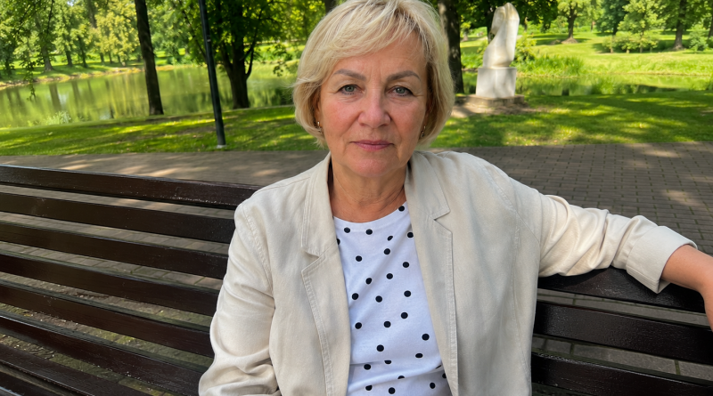 58-aastasena nõustusin esimese kohtumisega pärast aastaid kestnud üksindust ja otsustasin mitte rääkida sellest oma lastele. Aga järgmisel päeval tuli mu tütar koju küsimustega 58-aastasena nõustusin esimese kohtumisega pärast aastaid kestnud üksindust ja otsustasin mitte rääkida sellest oma lastele. Aga järgmisel päeval tuli mu tütar koju küsimustega