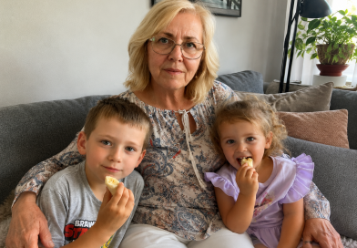 Mu tütar tõi lapsed mulle iga hommik kell seitse ja tuli neile järele alles pärast kella kahtekümmend. Ma hoolitsesin nende eest armastusega ja vaikisin, sest mõtlesin: perele tuleb aidata. Aga ühel päeval kuulsin, kuidas ta ütles sõbrannale: „Ema ei tee niikuinii midagi, talle on isegi kasulik, et tal on midagi tegemist.” Kannatasin kaua, aga sel korral ei suutnud vaikida ja tegin midagi, mida ma enda käest ei oodanud… Mu tütar tõi lapsed mulle iga hommik kell seitse ja tuli neile järele alles pärast kella kahtekümmend. Ma hoolitsesin nende eest armastusega ja vaikisin, sest mõtlesin: perele tuleb aidata. Aga ühel päeval kuulsin, kuidas ta ütles sõbrannale: „Ema ei tee niikuinii midagi, talle on isegi kasulik, et tal on midagi tegemist.” Kannatasin kaua, aga sel korral ei suutnud vaikida ja tegin midagi, mida ma enda käest ei oodanud…