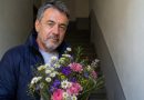 Iga hommiku leidsin oma ukse eest lilli, kuni ühel päeval sain teada, et neid jättis mees, keda pidasin meie majas kõige ebameeldivamaks