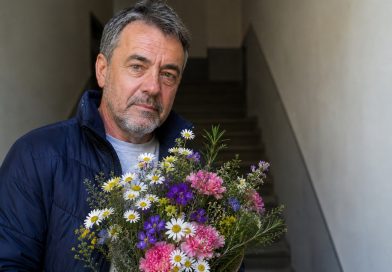 Iga hommiku leidsin oma ukse eest lilli, kuni ühel päeval sain teada, et neid jättis mees, keda pidasin meie majas kõige ebameeldivamaks