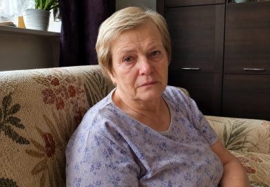 Olen 68-aastane. Igal kuul andsin pojale poole oma pensionist, mõeldes, et aitan tema perekonda. Ja siis kuulsin minia ütlemas: «Pea vastu, korter on niikuinii varsti meie…» Tardusin ukse taga, poekotid käes. Ja see, mida tegin tund aega hiljem, pani neid samal õhtul vabandust paluma… Olen 68-aastane. Igal kuul andsin pojale poole oma pensionist, mõeldes, et aitan tema perekonda. Ja siis kuulsin minia ütlemas: «Pea vastu, korter on niikuinii varsti meie…» Tardusin ukse taga, poekotid käes. Ja see, mida tegin tund aega hiljem, pani neid samal õhtul vabandust paluma…