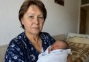 Sain vanaemaks ja arvasin, et see on rõõm. Aga keegi ei hoiatanud mind, et minust tehakse uuesti ema — ilma puhkeõiguseta Sain vanaemaks ja arvasin, et see on rõõm. Aga keegi ei hoiatanud mind, et minust tehakse uuesti ema — ilma puhkeõiguseta