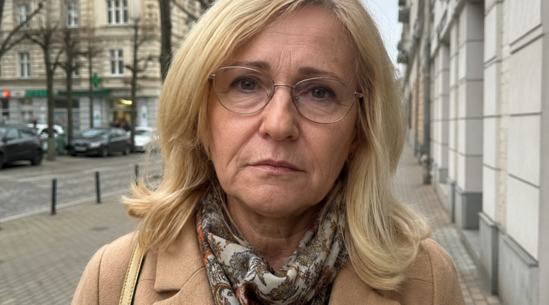Mu abikaasa jättis mu kuuekümneaastaselt maha ja ütles, et ma olen “naisena kustunud”. Kuu aega hiljem kohtasin teda poes koos tema “noore ja õitseva naisega”. Ta vaatas mind üleolevalt ja naeratas. Tundsin, kuidas mu huuled värisesid, ja siis koondasin end ning ütlesin talle lause, mille järel naeratus tema näolt kadus… Mu abikaasa jättis mu kuuekümneaastaselt maha ja ütles, et ma olen “naisena kustunud”. Kuu aega hiljem kohtasin teda poes koos tema “noore ja õitseva naisega”. Ta vaatas mind üleolevalt ja naeratas. Tundsin, kuidas mu huuled värisesid, ja siis koondasin end ning ütlesin talle lause, mille järel naeratus tema näolt kadus…
