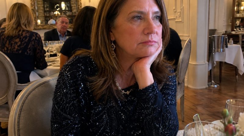 Enne poja pulmi alandas ta pruut mind külaliste ees, kinkides mulle mopipea. Aga see, mida mina oma käekotist välja võtsin, pani kogu saali hinge kinni pidama