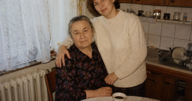 Olin kolmekümneaastane, kui minu ellu ilmus naine, kes pärast kõiki neid aastaid lasi mul esimest korda tunda, mida tähendab, kui sul on ema… Olin kolmekümneaastane, kui minu ellu ilmus naine, kes pärast kõiki neid aastaid lasi mul esimest korda tunda, mida tähendab, kui sul on ema…