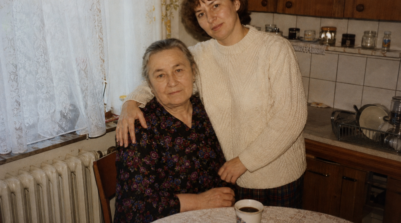Olin kolmekümneaastane, kui minu ellu ilmus naine, kes pärast kõiki neid aastaid lasi mul esimest korda tunda, mida tähendab, kui sul on ema… Olin kolmekümneaastane, kui minu ellu ilmus naine, kes pärast kõiki neid aastaid lasi mul esimest korda tunda, mida tähendab, kui sul on ema…