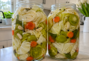 Fermenteeritud kapsas roheliste tomatite, porgandi ja küüslauguga