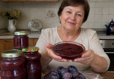 Ploomidest tkemali: hapukas ja vürtsikas Gruusia kaste liha kõrvale Ploomidest tkemali: hapukas ja vürtsikas Gruusia kaste liha kõrvale