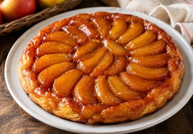 Õunakook „Tatin“: krõbe koorik ja õrn karamelline õunatäidis ajavad hulluks igaühe, kes seda magustoitu proovib! Õunakook „Tatin“: krõbe koorik ja õrn karamelline õunatäidis ajavad hulluks igaühe, kes seda magustoitu proovib!