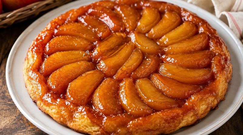 Õunakook „Tatin“: krõbe koorik ja õrn karamelline õunatäidis ajavad hulluks igaühe, kes seda magustoitu proovib! Õunakook „Tatin“: krõbe koorik ja õrn karamelline õunatäidis ajavad hulluks igaühe, kes seda magustoitu proovib!