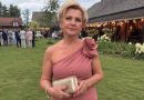 Viis aastat vaikisin oma mehe truudusetusest. Tütre pulmas tõusis naine, kellega ta kohtus, veiniklaas käes püsti ja nimetas end „peaaegu pereliikmeks“. Seda, mida ma järgmise kolmekümne sekundi jooksul tegin, mäletavad pulmakülalised tänaseni… Viis aastat vaikisin oma mehe truudusetusest. Tütre pulmas tõusis naine, kellega ta kohtus, veiniklaas käes püsti ja nimetas end „peaaegu pereliikmeks“. Seda, mida ma järgmise kolmekümne sekundi jooksul tegin, mäletavad pulmakülalised tänaseni…